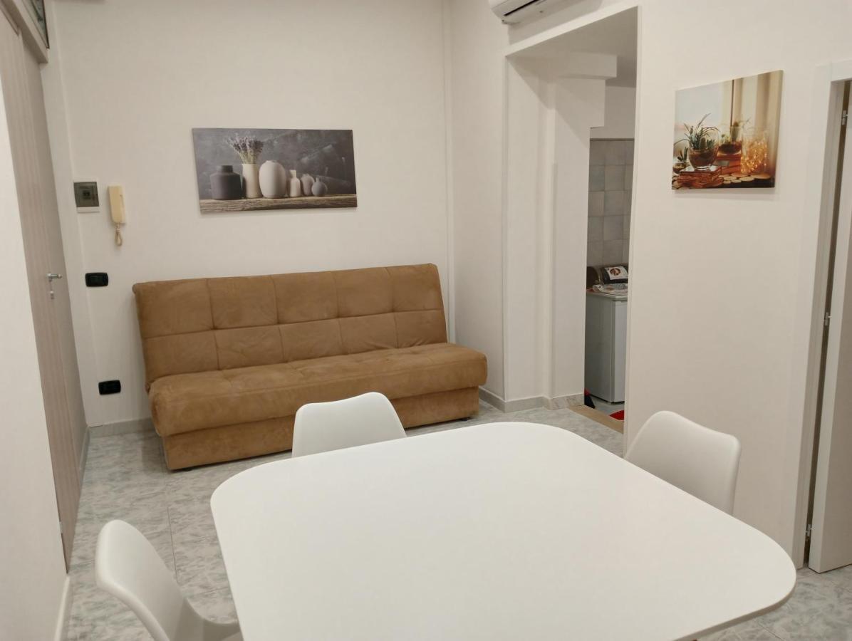 Fra Sole E Stelle Apartment Bari Exterior photo